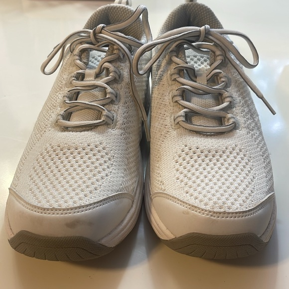 Orthofeet white sneakers - Picture 2 of 6